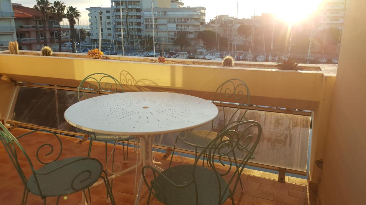 Ferienwohnung Beau T2 Au Calme Avec Parking Sublime Vue Sur Port Canet-en-Roussillon Exterior foto